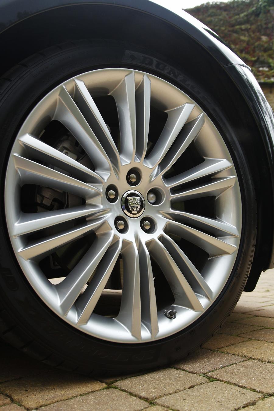  Jaguar XJ 2012 года  (UK) (фото 15 из 121)